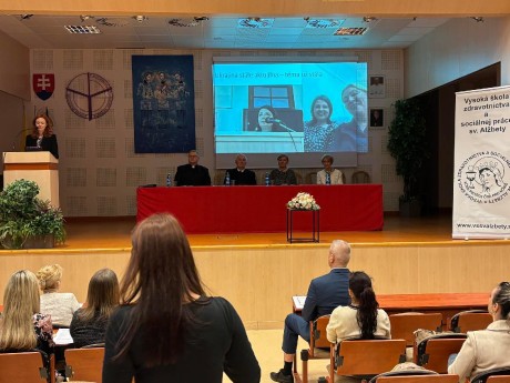 zaber na podium